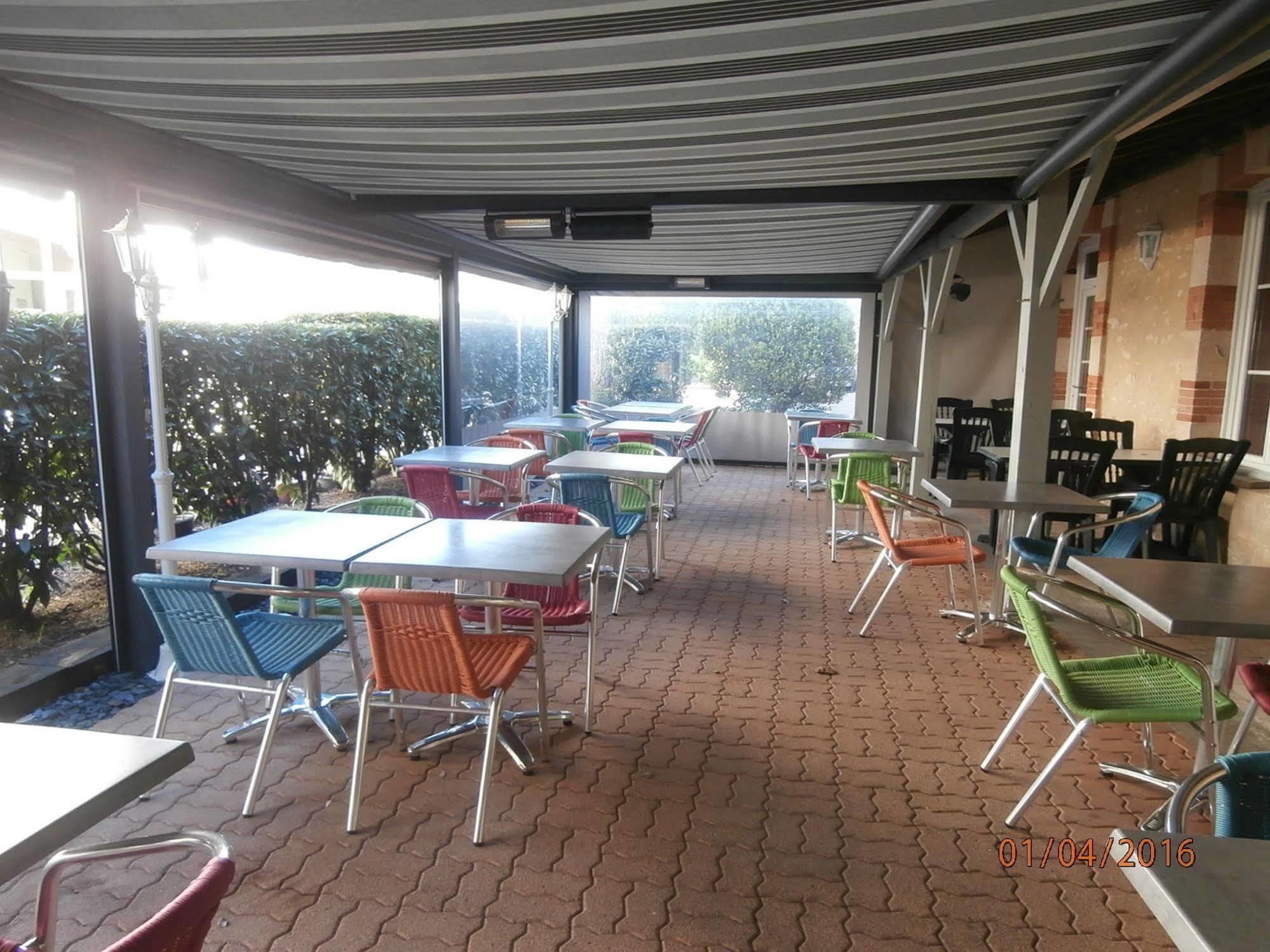 Cit'Hotel Le Commerce Saujon Exterior photo
